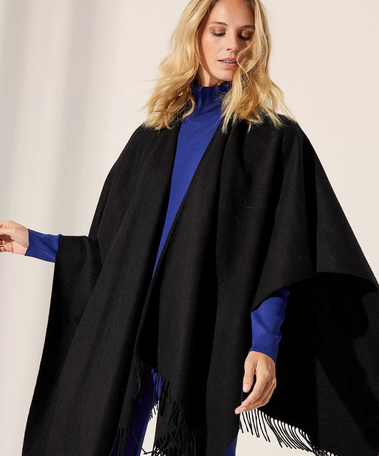 Woolen Cape With Fringes*Fraas Sale