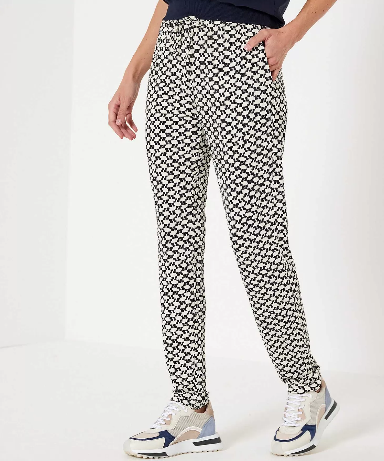 Slinky Pants Graphic Print*No Man's Land Clearance