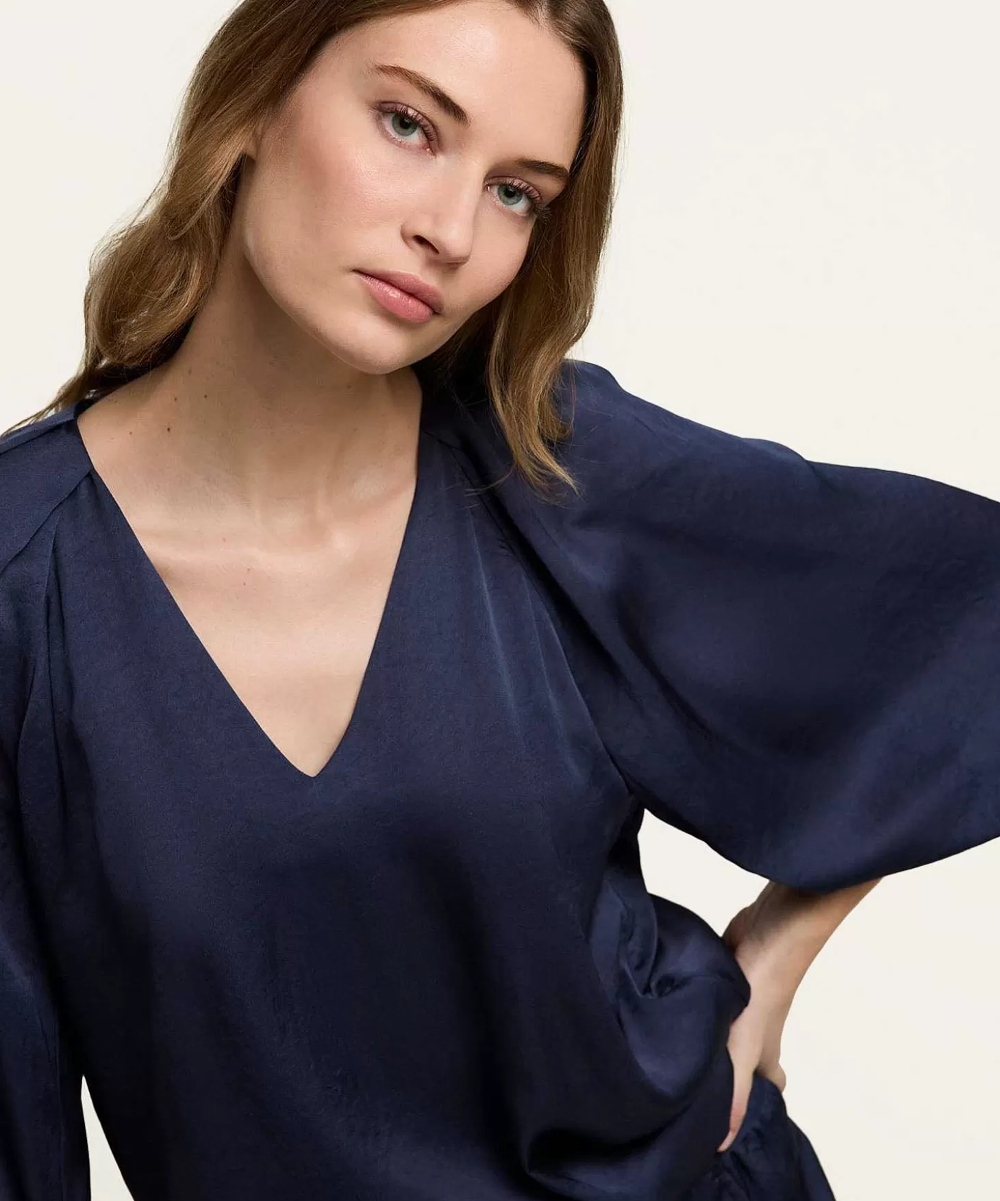 Silky Blouse V-Neck*Summum Store