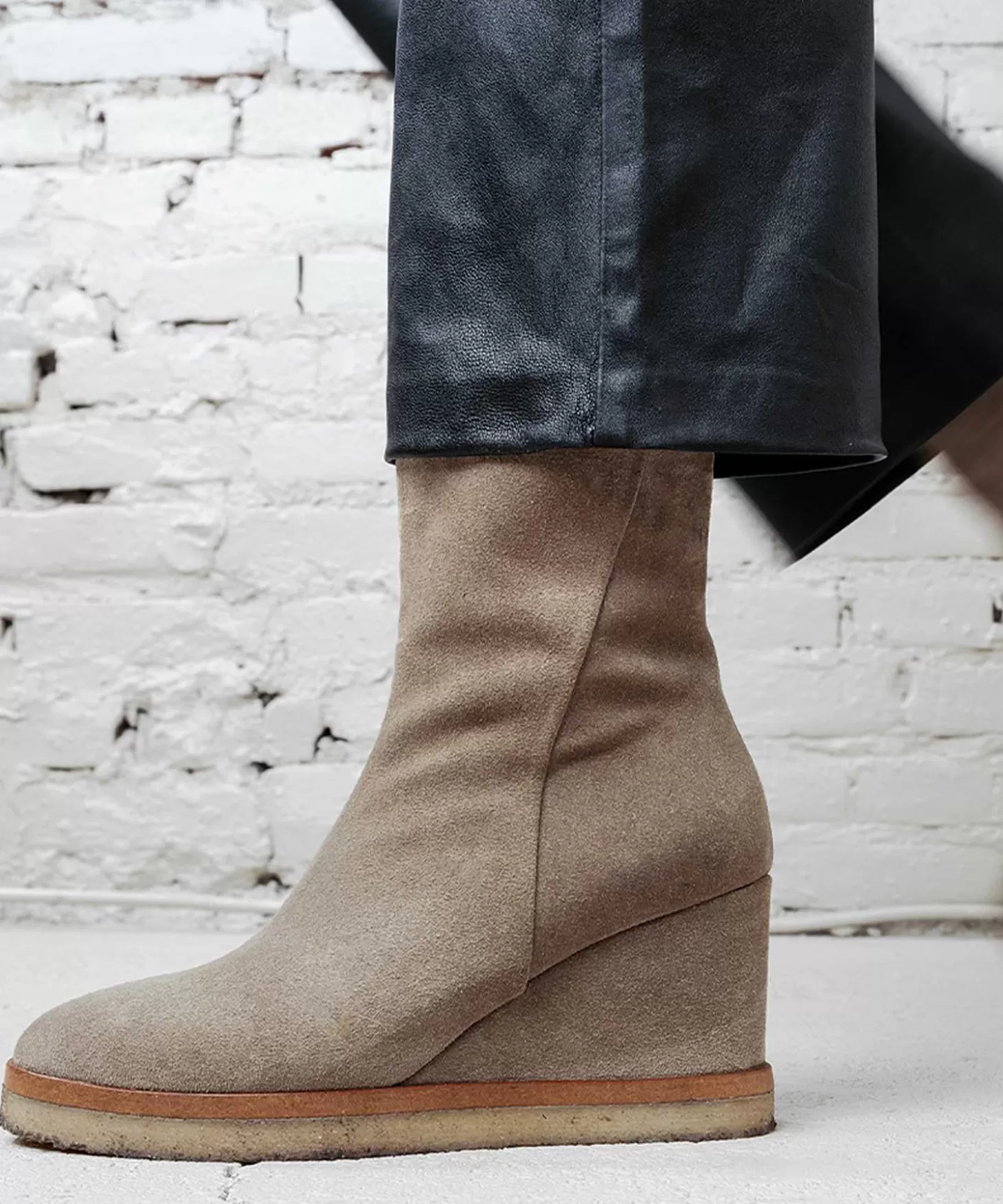 Suede Wedge Heel Boot Aura Miley*VIA VAI Best